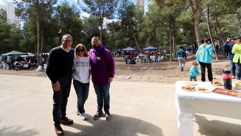 Prop de 3.000 penyistes celebren el Dia de la Mona en el Parc de la Séquia Mare