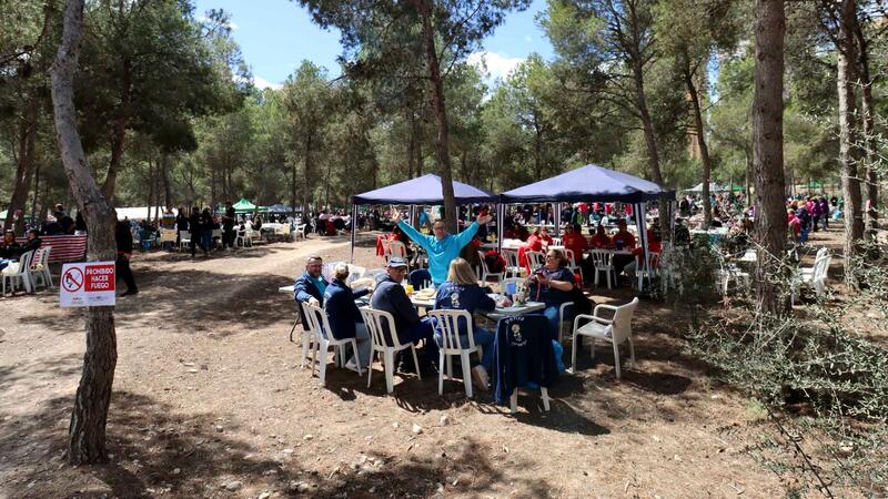 Prop de 3.000 penyistes celebren el Dia de la Mona en el Parc de la Séquia Mare