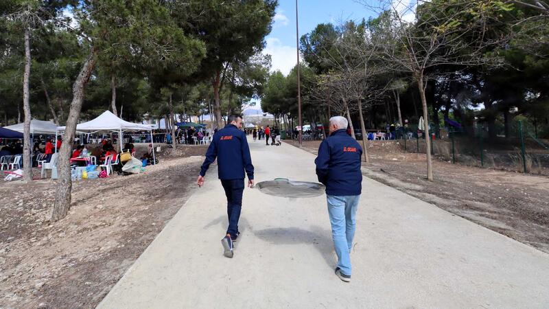 Prop de 3.000 penyistes celebren el Dia de la Mona en el Parc de la Séquia Mare