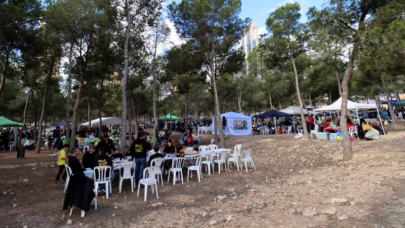 Prop de 3.000 penyistes celebren el Dia de la Mona en el Parc de la Séquia Mare