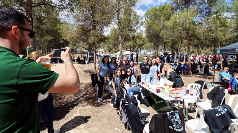 Prop de 3.000 penyistes celebren el Dia de la Mona en el Parc de la Séquia Mare