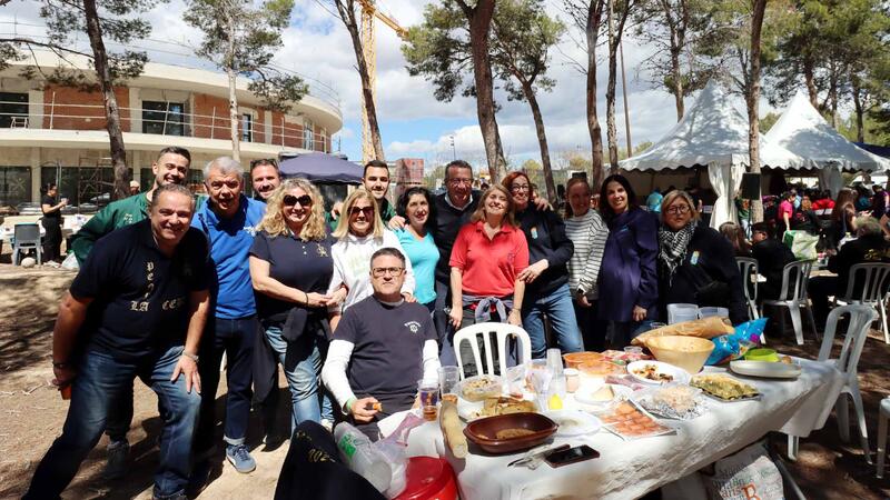 Prop de 3.000 penyistes celebren el Dia de la Mona en el Parc de la Séquia Mare