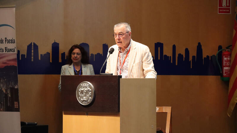 Benidorm inaugura el V Festival Internacional de Poesía, que se celebrará hasta el viernes  
