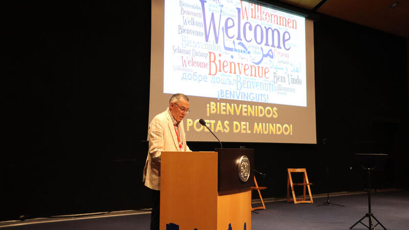 Benidorm inaugura el V Festival Internacional de Poesía, que se celebrará hasta el viernes  
