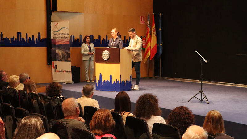 Benidorm inaugura el V Festival Internacional de Poesía, que se celebrará hasta el viernes  