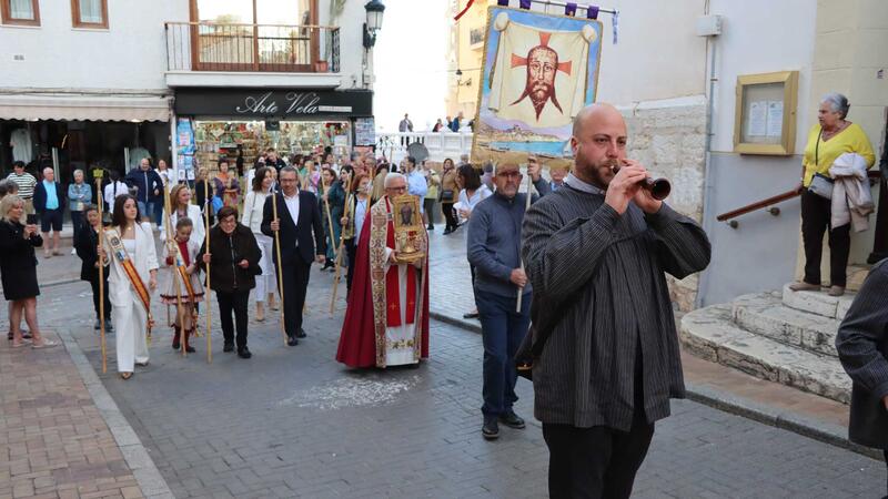 Benidorm shows its devotion to the Santa Faz with the traditional mass and pilgrimage around the old town