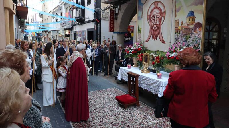 Benidorm shows its devotion to the Santa Faz with the traditional mass and pilgrimage around the old town
