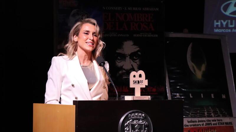 El actor Miguel Rellán recibe el ‘Skyliner 2024’ por su carrera y su contribución al cortometraje en la inauguración del VIII Skyline Benidorm Film Festival