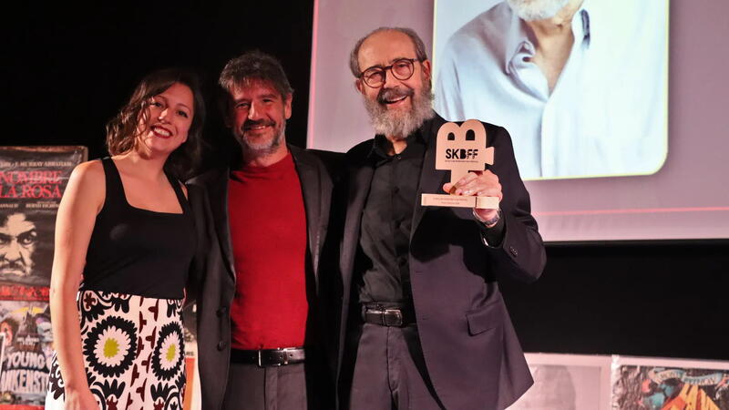 El actor Miguel Rellán recibe el ‘Skyliner 2024’ por su carrera y su contribución al cortometraje en la inauguración del VIII Skyline Benidorm Film Festival
