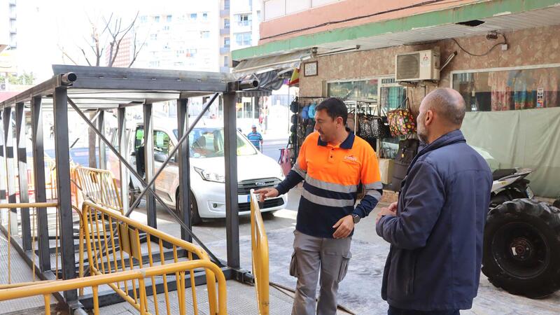 Benidorm begins the assembly of the elevator on Jilguero Street that will connect Jaime I Avenue with Tordo Street