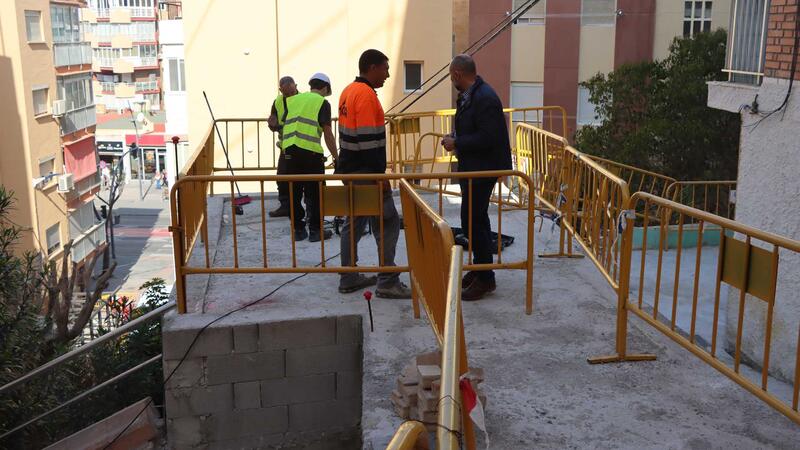 Benidorm begins the assembly of the elevator on Jilguero Street that will connect Jaime I Avenue with Tordo Street