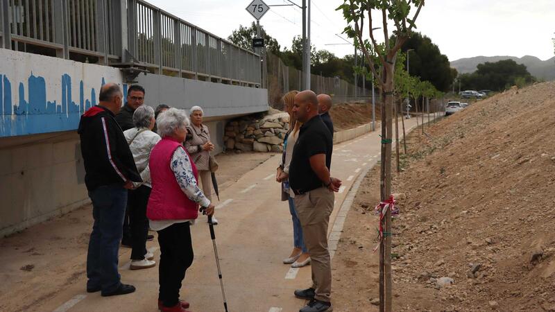 Benidorm planta prop de 200 arbres en el barri dels Tolls per a seguir la renaturalització de la zona