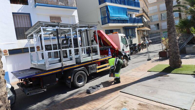 Street Cleaning undertakes the replacement of the underground containers at Plaça de la Senyoría