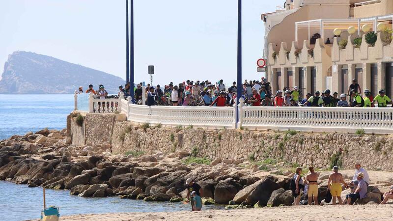 Alrededor de medio millar de personas celebran en Benidorm el ‘Día de la Bicicleta para todos’
