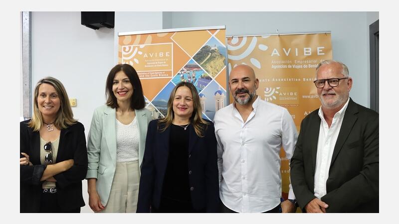 The mayor defends the role of Benidorm travel agencies as a mechanism for 