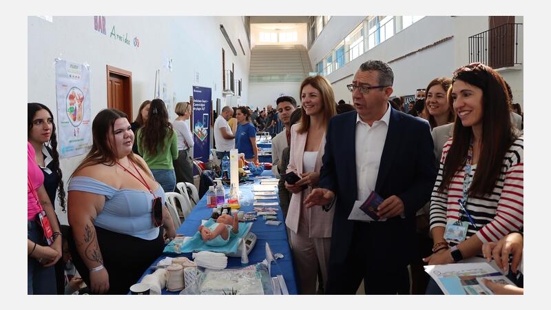 Prop de 2.000 estudiants de tota la comarca participen en la 5a Fira Educativa i de Formació Professional de Benidorm