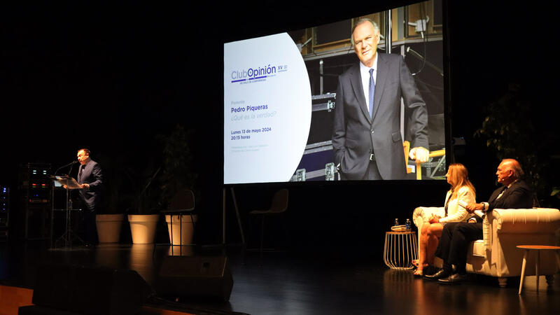 Pedro Piqueras reviews his experiences as a news director in a Club Opinion conference