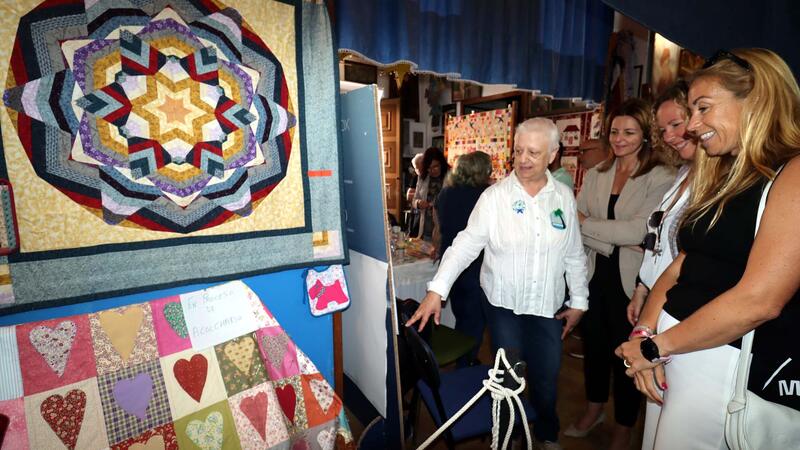 La Asociación de Patchwork de Benidorm expone sus trabajos en la sede de La Barqueta
