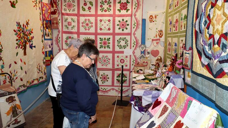 La Asociación de Patchwork de Benidorm expone sus trabajos en la sede de La Barqueta