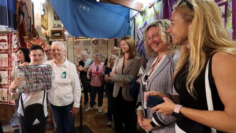 La Asociación de Patchwork de Benidorm expone sus trabajos en la sede de La Barqueta