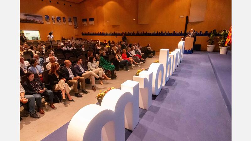 Benidorm presents a pioneering plan for accessible tourist transport to consolidate as a 100% inclusive destination