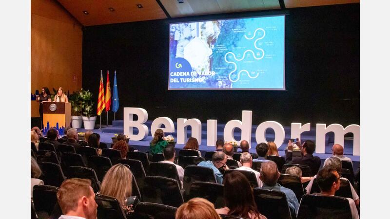 Benidorm presents a pioneering plan for accessible tourist transport to consolidate as a 100% inclusive destination