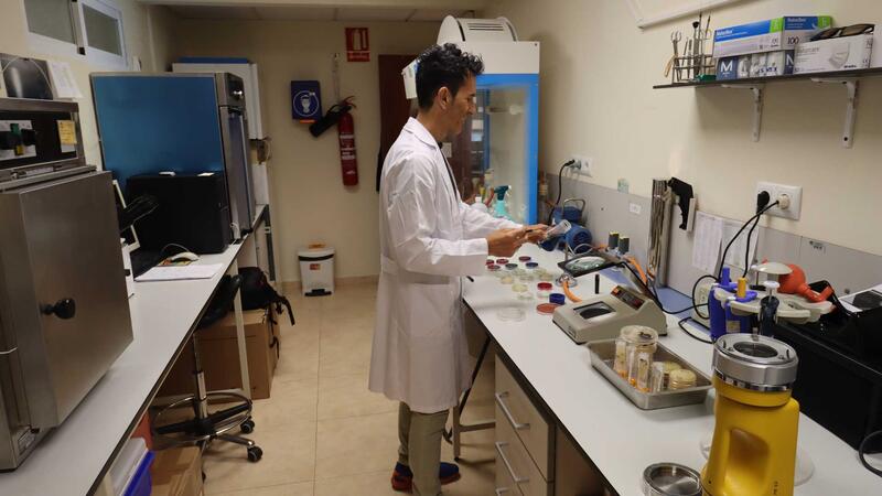 2nd year Baccalaureate students from Bernat de Sarrià visit the municipal laboratory