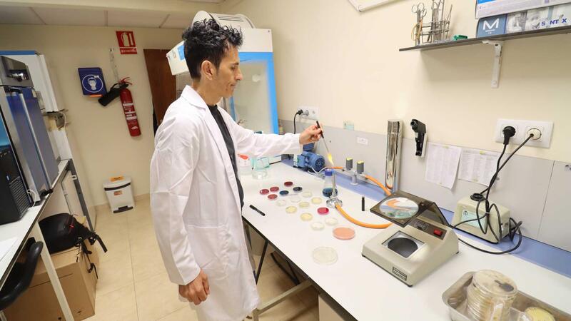 2nd year Baccalaureate students from Bernat de Sarrià visit the municipal laboratory