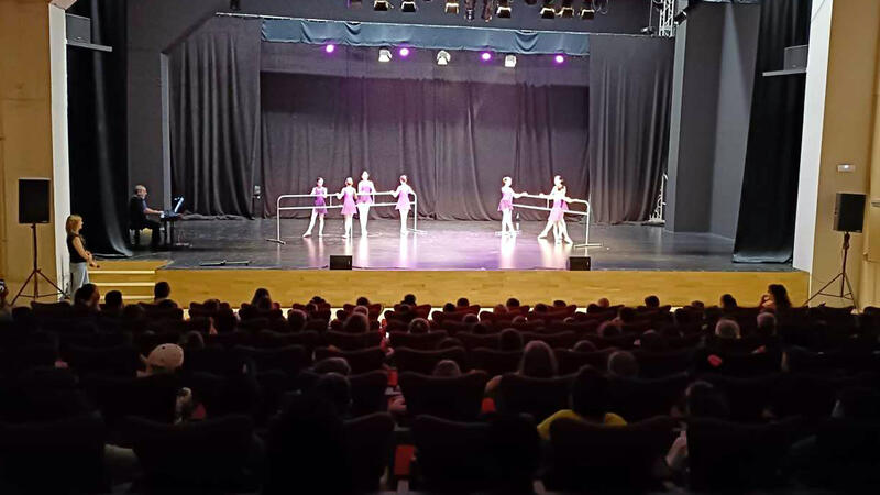 The Dance Conservatory brings together 450 Benidorm schoolchildren in the cycle 