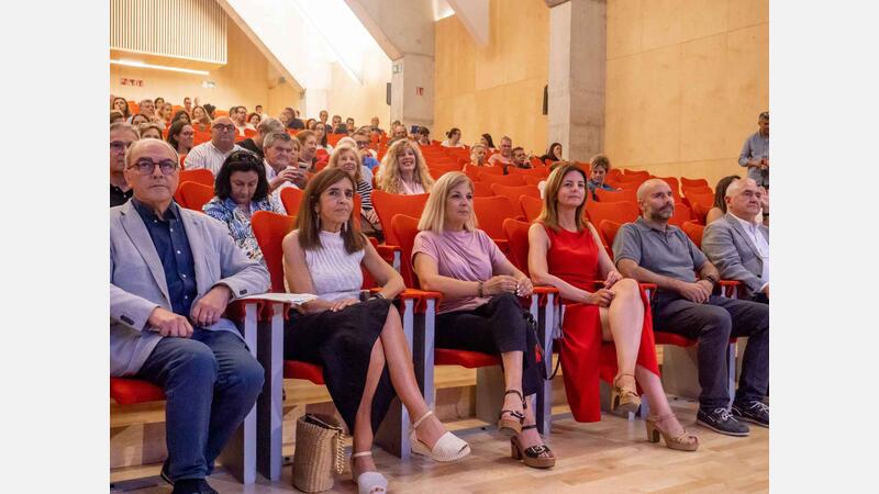 Alumnos del conservatorio de Benidorm estrenan ‘l’Aventura del Dr. Balmis’ en su fin de curso