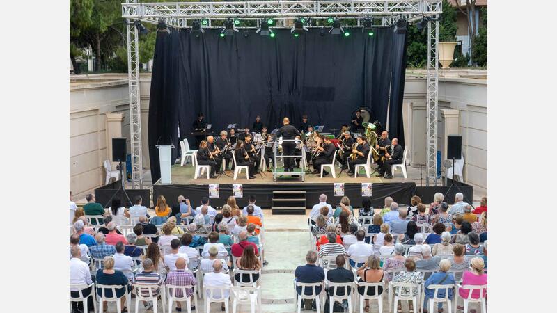La SM l’Illa de Benidorm comparte escenario en Benidorm con la Banda AM del Barrio del Cristo de l’Horta Sud