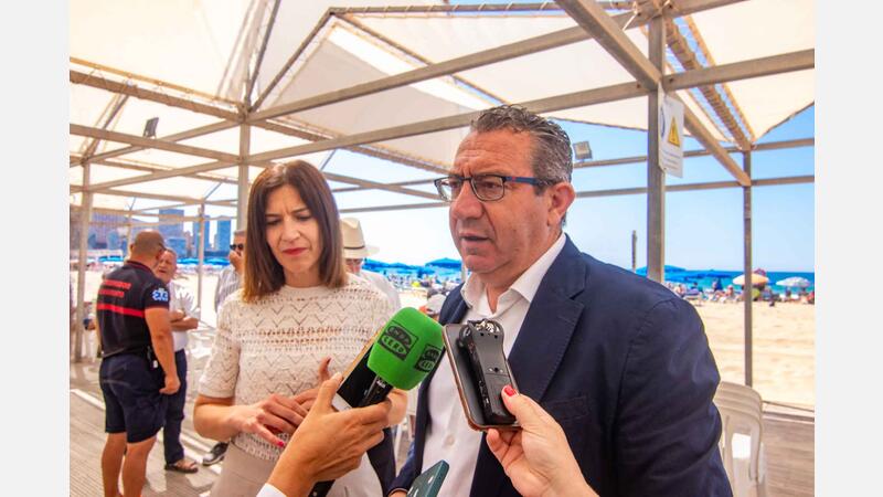 Benidorm instala en la playa de Levante el primer punto para dar una nueva vida a los artículos playeros de los turistas