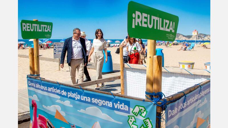 Benidorm instala en la playa de Levante el primer punto para dar una nueva vida a los artículos playeros de los turistas