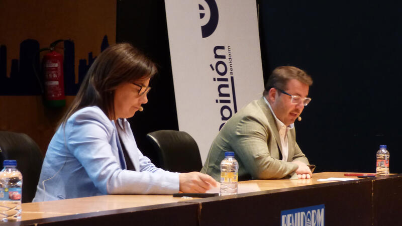 La diputada Ana Vázquez llena el Salón de Actos para hablar sobre ‘Seguridad y libertad en el siglo XXI’