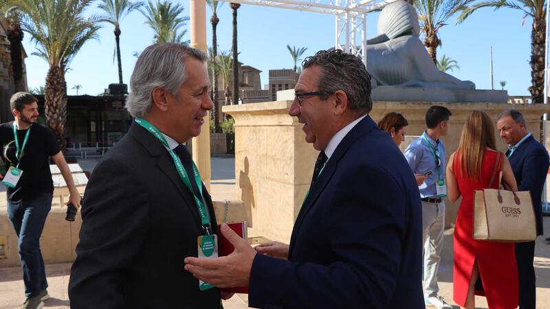 Toni Pérez acompanya als empresaris d