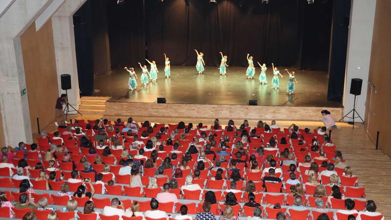 El Conservatori Elemental de Dansa clausura el curs 2023/24 amb una gran exhibició en el Centre Cultural