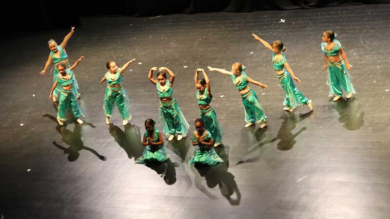 El Conservatori Elemental de Dansa clausura el curs 2023/24 amb una gran exhibició en el Centre Cultural