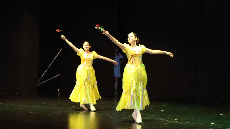 El Conservatori Elemental de Dansa clausura el curs 2023/24 amb una gran exhibició en el Centre Cultural