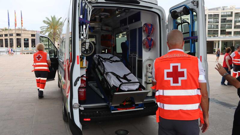 Creu Roja presenta a Benidorm una nova ambulància i l