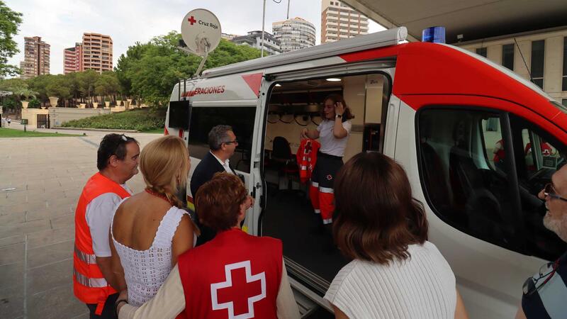 Creu Roja presenta a Benidorm una nova ambulància i l