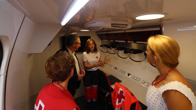 Creu Roja presenta a Benidorm una nova ambulància i l