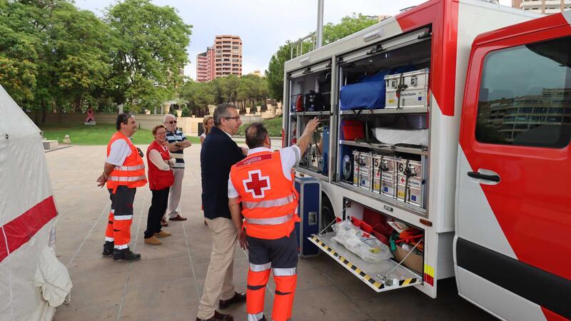 Creu Roja presenta a Benidorm una nova ambulància i l