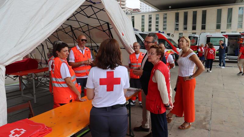 Creu Roja presenta a Benidorm una nova ambulància i l