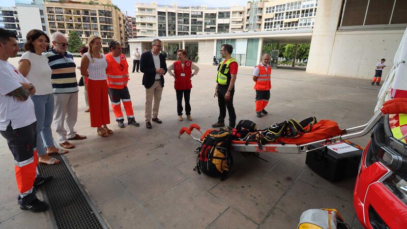 Creu Roja presenta a Benidorm una nova ambulància i l