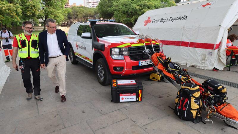Creu Roja presenta a Benidorm una nova ambulància i l