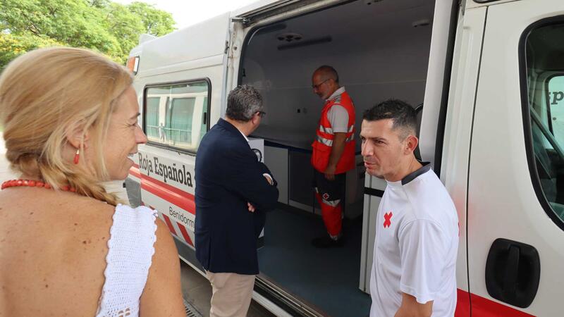 Creu Roja presenta a Benidorm una nova ambulància i l