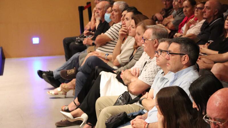 Un replet Saló d