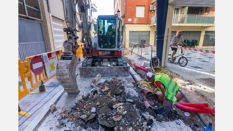 Benidorm completa la primera fase de las obras de renovación de agua potable y alcantarillado en la calle Pérez Martorell