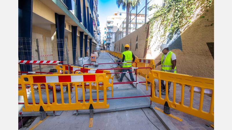 Benidorm completa la primera fase de las obras de renovación de agua potable y alcantarillado en la calle Pérez Martorell