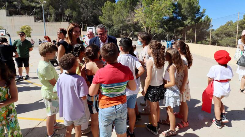 El CEIP Serra Gelada recrea un Fitur a pequeña escala con todas las autonomías de España